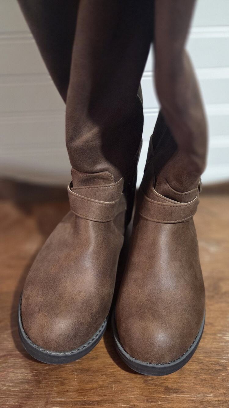 Lane Bryant Womens Brown Riding Boots Size 8.5 EW Extra Wide Calf Straps Slouchy